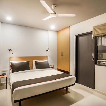 Super Collection O Le Noida Hotel Near Sector 76 Metro Station Extérieur photo
